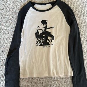 Brandy Melville Black and Cream Graphic Long Sleeve Tee